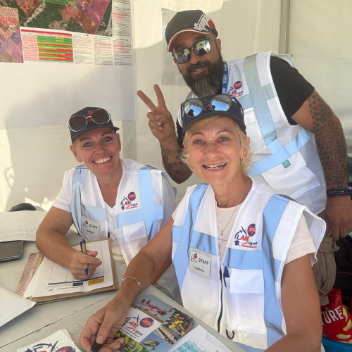 Laurence, Manuel et Nadège attendent les pilotes