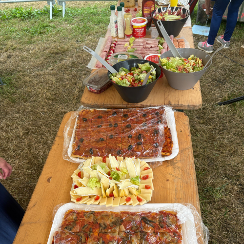 Le buffet attend ses convives de la Coupe Icare 2025